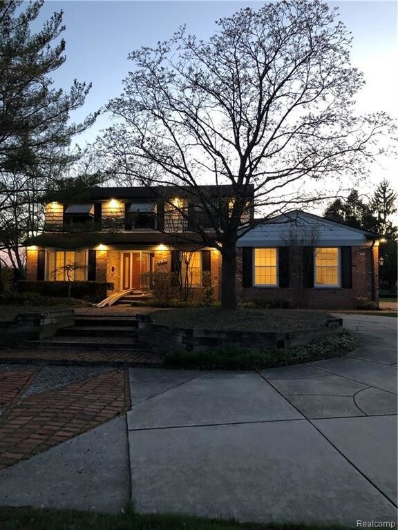 Building Photo - 16161 Golfview St