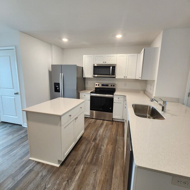 Foto del edificio - New townhome for rent North Raleigh