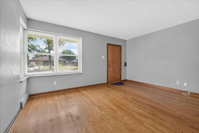 Foto del edificio - 5907-5909-5909 Jamieson Ave