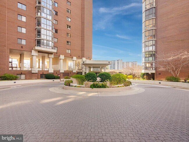 Foto del edificio - 1600 N Oak St