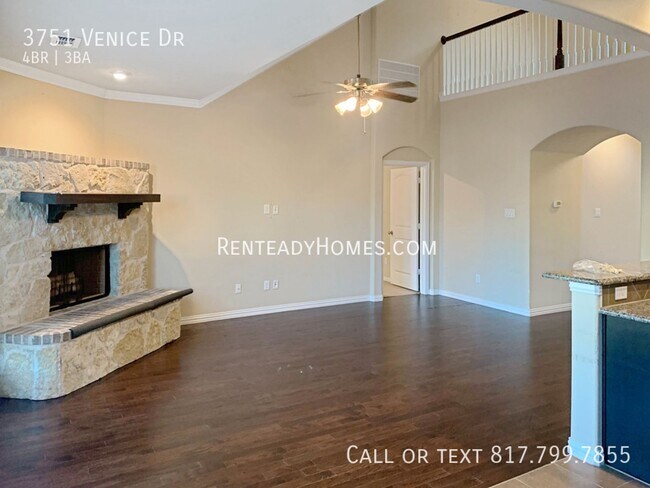 Building Photo - 3751 Venice Dr