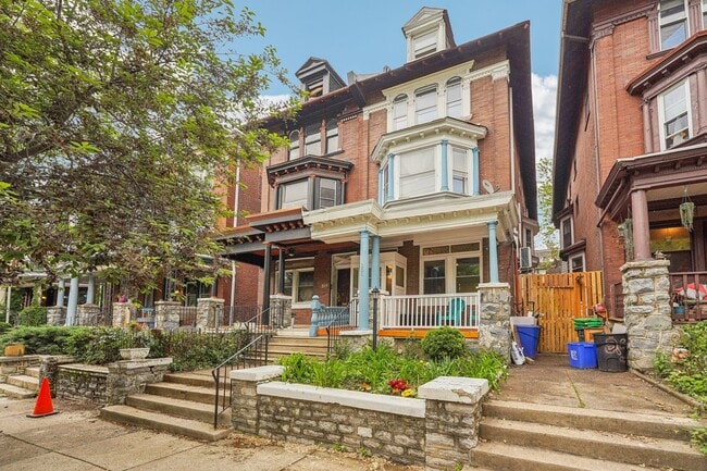 Building Photo - 251 S 46th St