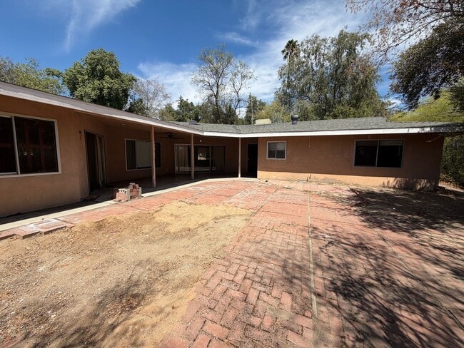 Photo - 764 S University Dr House