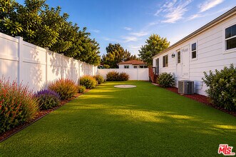 Building Photo - 6033 Fallbrook Ave