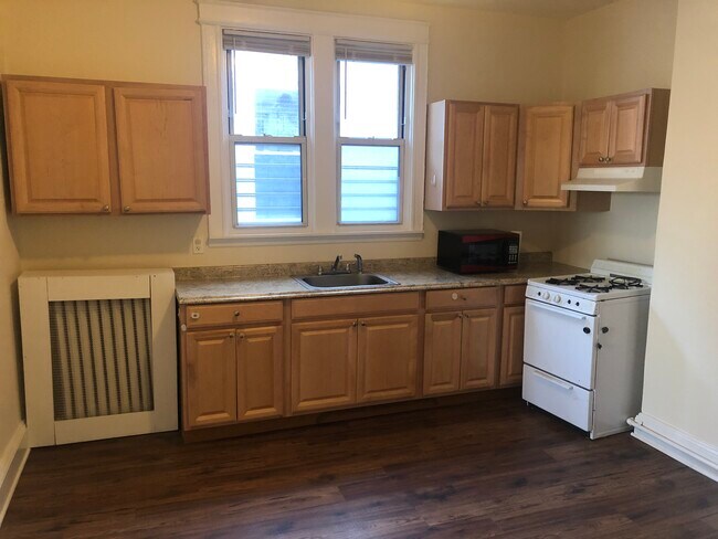 Large eat in kitchen - 48 Oxford Pl