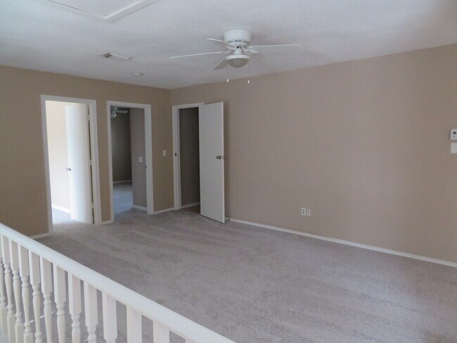 Zona común en la planta superior - 14510 Cypress Leaf Drive