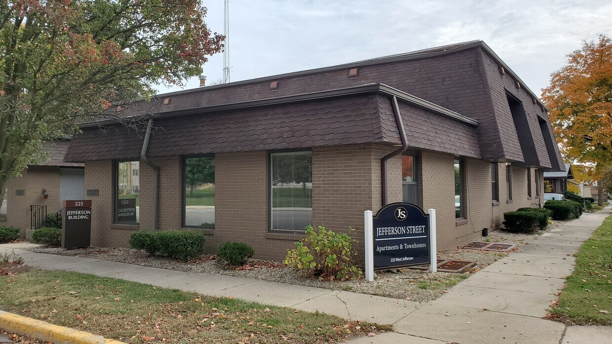 Primary Photo - 225 W Jefferson St
