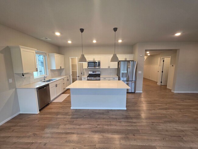 Building Photo - Beautiful Updated Home