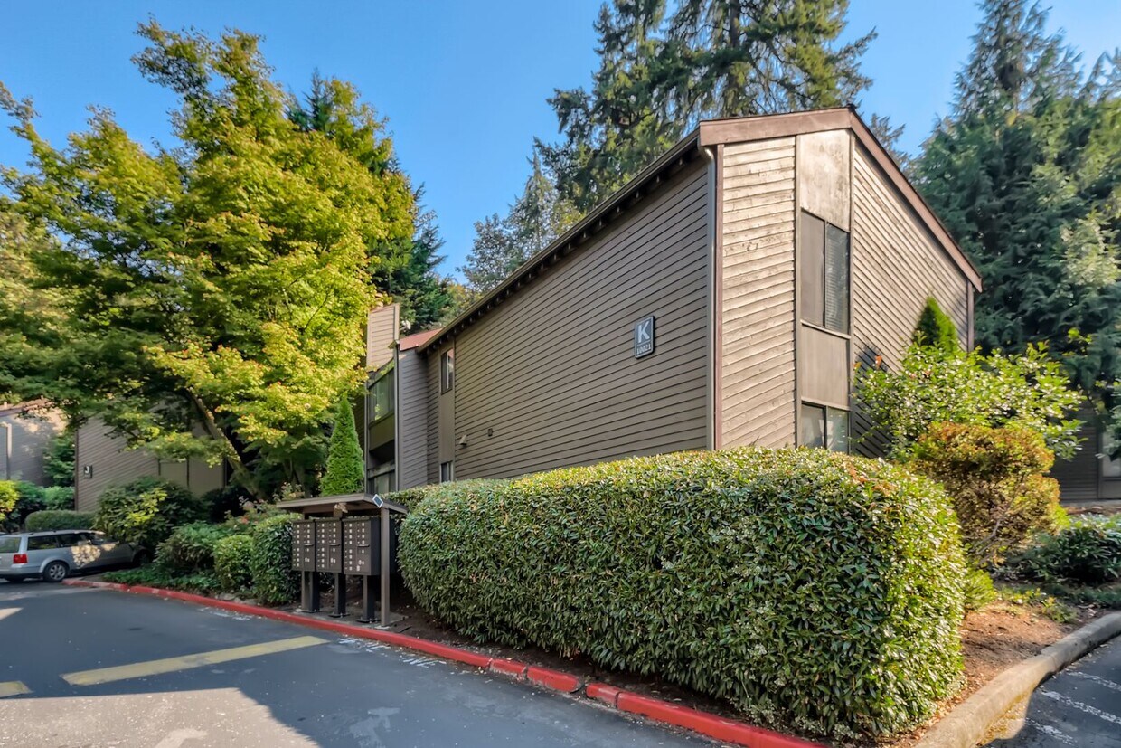 Primary Photo - Perfect Kirkland Condo w/ 2bd & 1bth. Priv...