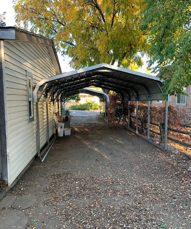 Foto del edificio - Charming 3-Bed, 2-Bath Home in Garden City