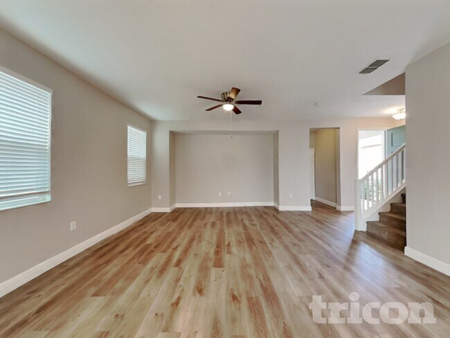 Foto del edificio - 7105 Feather Wood Dr