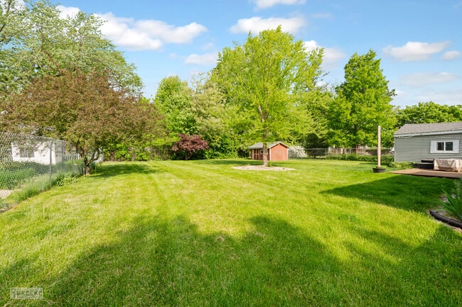 Building Photo - 405 N Bridge St