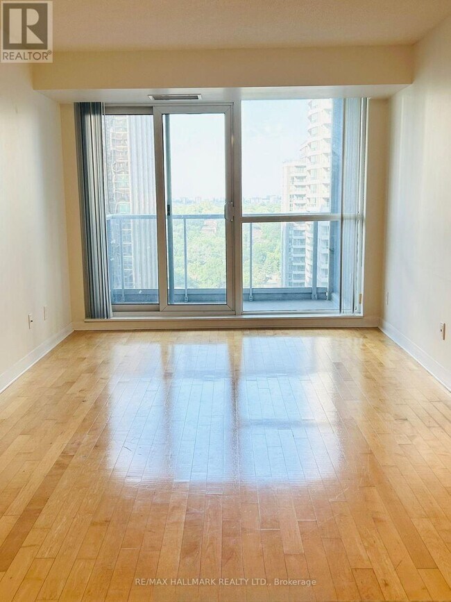 Photo du bâtiment - 4968 Yonge St