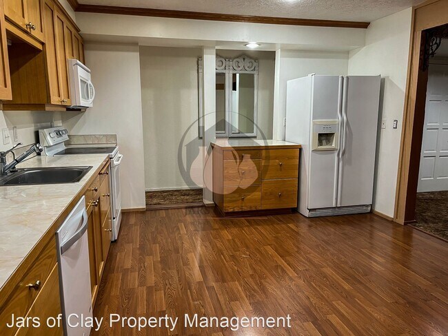 Foto del edificio - 2 br, 1 bath House - 2000 N Scenic View Dr
