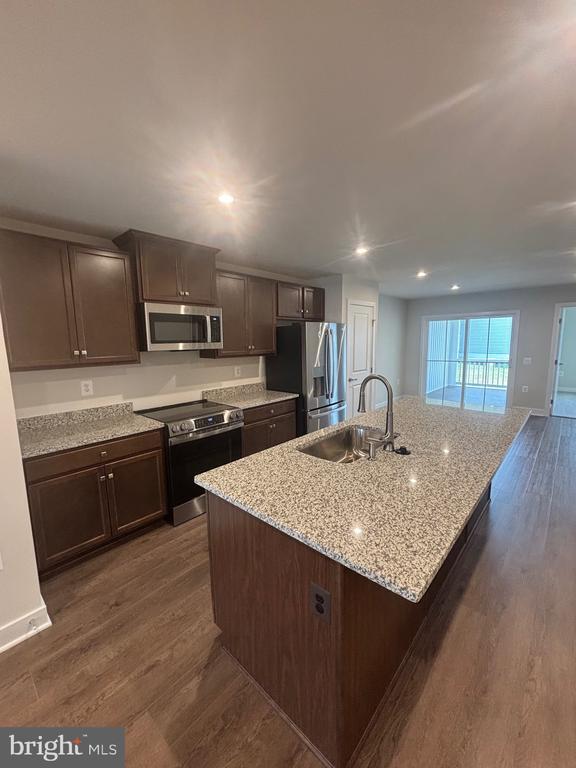 Foto del edificio - 4347 Southerby Dr