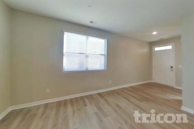Building Photo - 338 Victory Cir