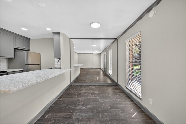 Foto del edificio - 8931 Gaylord Dr