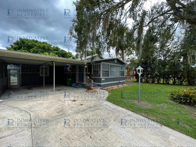 Foto del edificio - Renovated 3 Bedroom, 2 Bath Home in Winter...