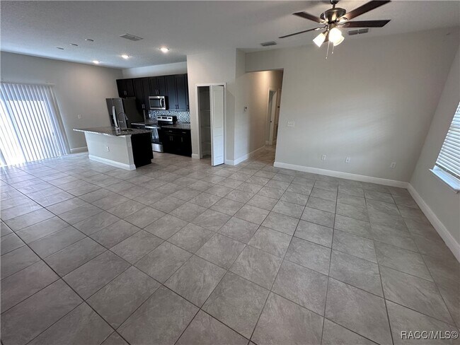 Foto del edificio - 8773 N Muller Way