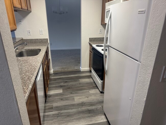 Foto del edificio - 39997 Cedar Blvd