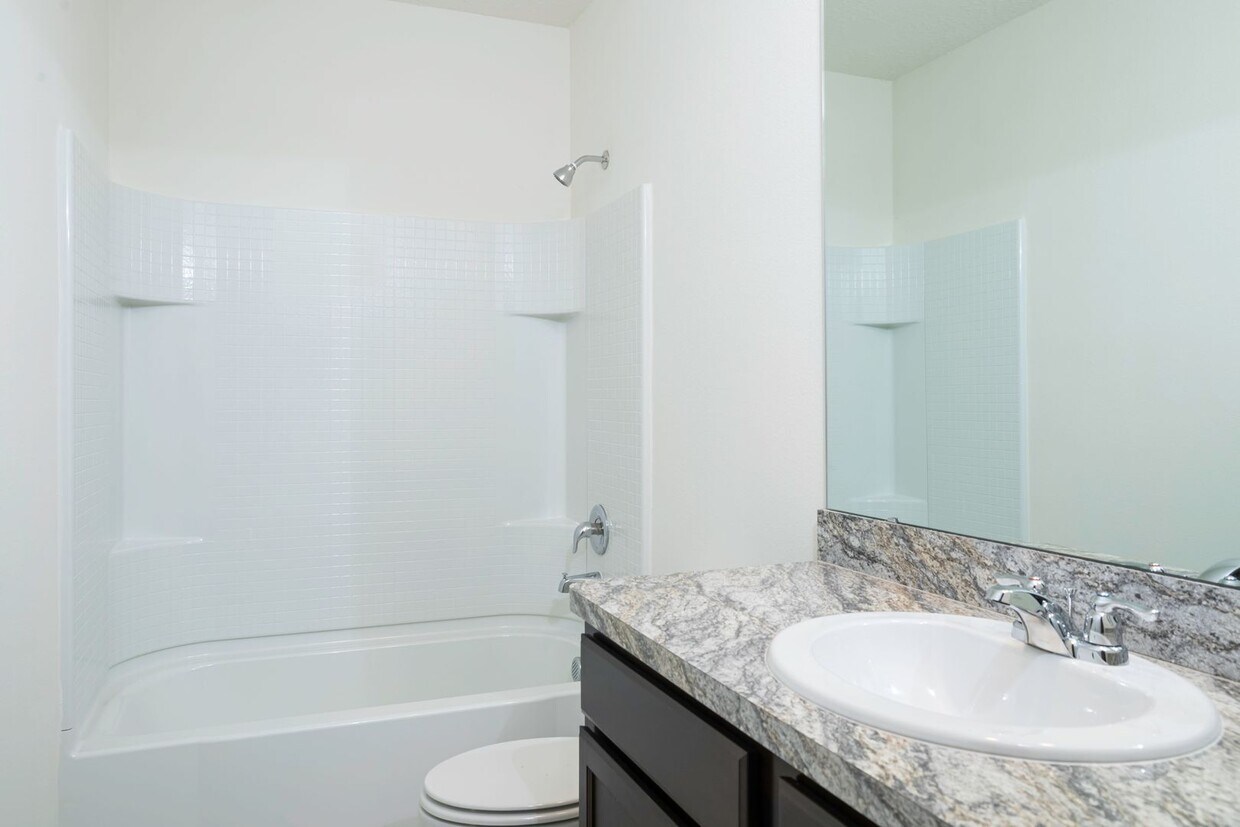 Foto del edificio - Excellent Town House FOR RENT !!!!