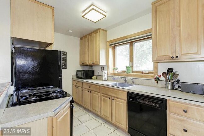 Foto del edificio - 5320 Pooks Hill Rd