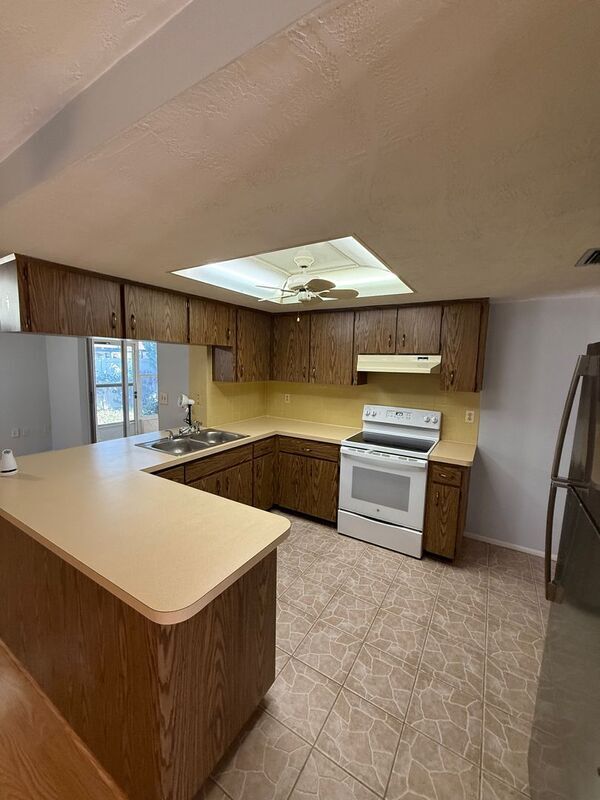 Building Photo - 8625 Briar Patch Dr