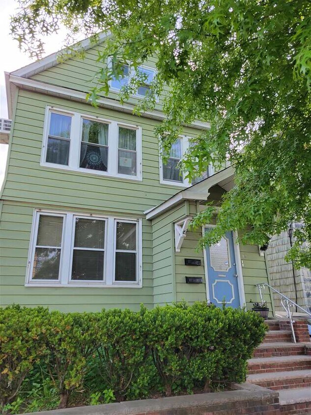 38 Garretson Ave, Bayonne, NJ 07002 House Rental in Bayonne, NJ