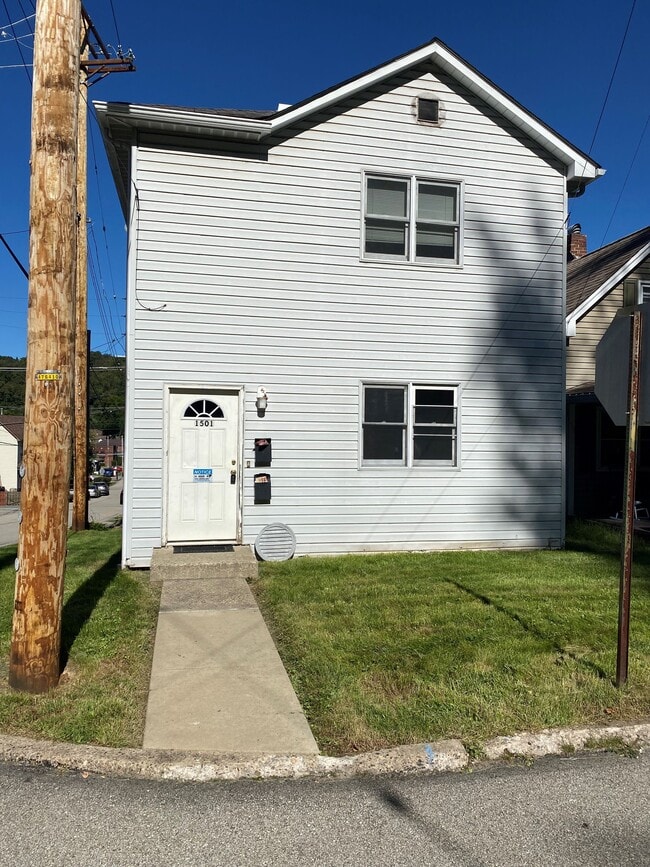 Building Photo - 1501 Summit St