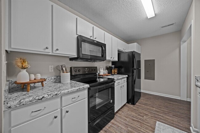 Foto del edificio - FULLY FURNISHED EXCLUSIVE SHORT AND MIDTER...