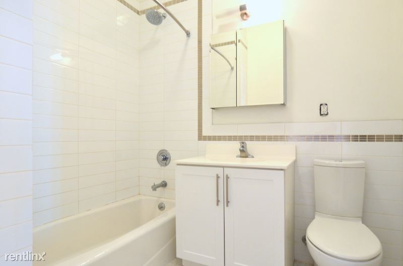 Building Photo - 116 E 55th St