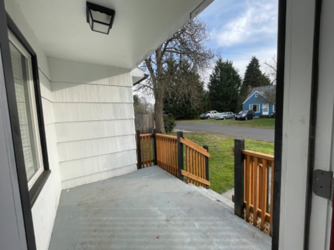 Foto del edificio - 6107 99th St SW