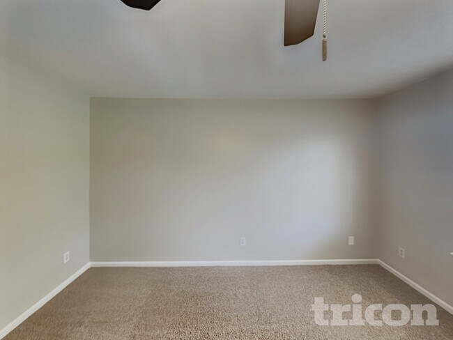 Building Photo - 1013 Heather Dr