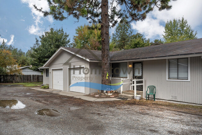 Building Photo - 2 Bedroom 1 Bath Available in Coeur d'Alene!