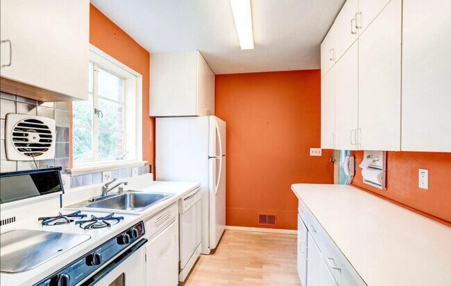 Foto del edificio - 5024 River Rd
