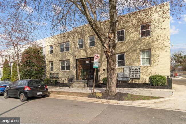 Building Photo - 417 18th St NE