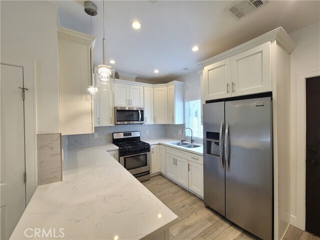 Foto principal - 5726 Cartwright Ave