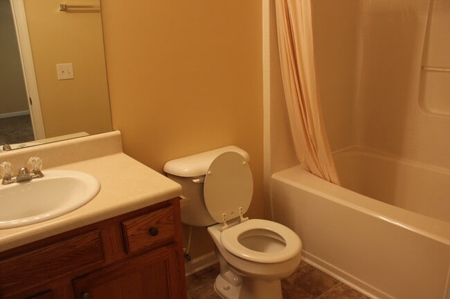 Foto del edificio - Beautiful Brick Front 3 Bedroom, 2 Bath Home with a 2 Car Garage.