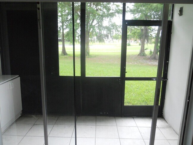 Foto del edificio - 8000 Fairview Dr