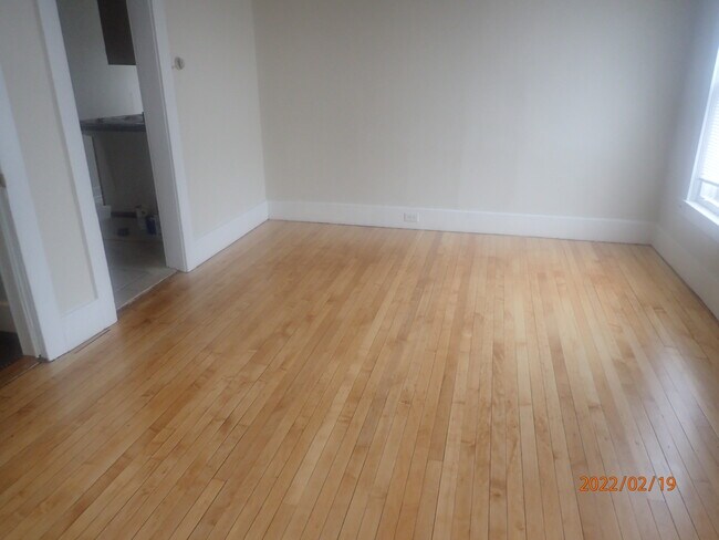 beautifully renovated hardwood floors - 10 Chester St