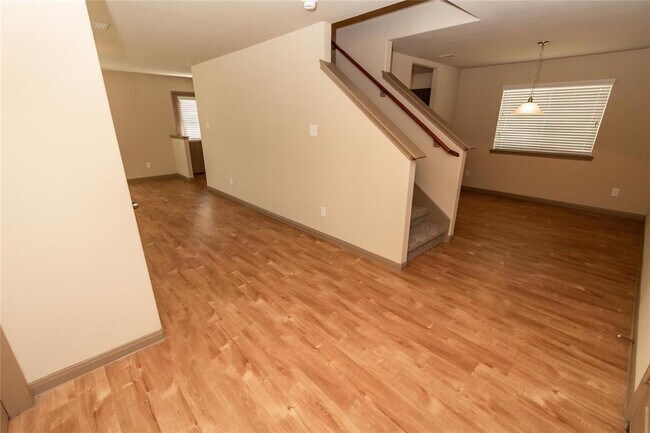 Building Photo - 720 South Ella Creek Drive