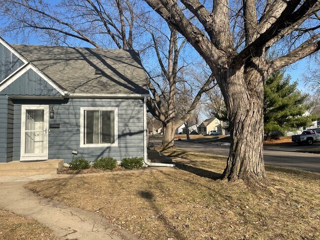 Building Photo - 6945 Sheridan Ave S