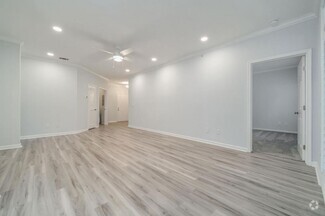 Building Photo - 130 River Landing Dr