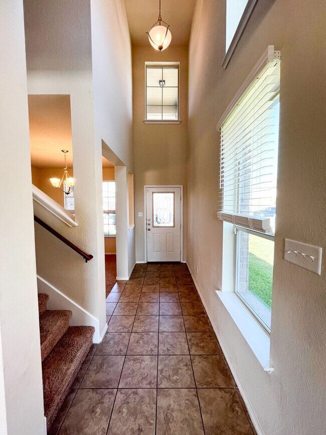 Building Photo - Available NOW!!!! This gorgeous home is lo...
