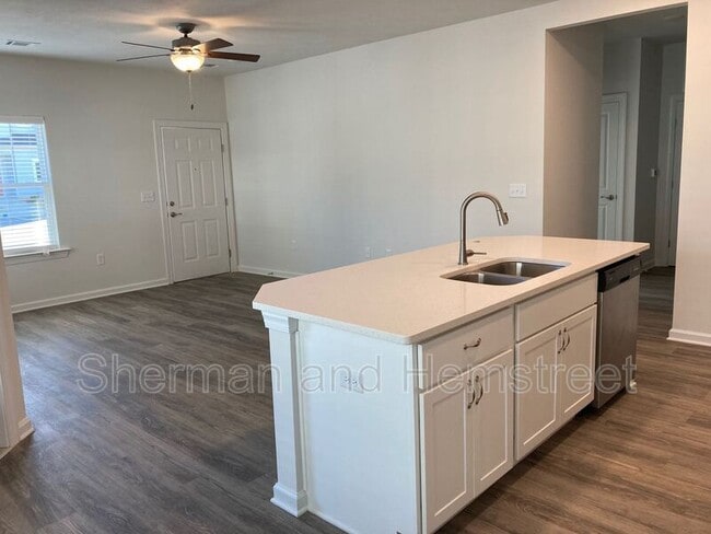 Foto del edificio - 2014 Lotus Dr