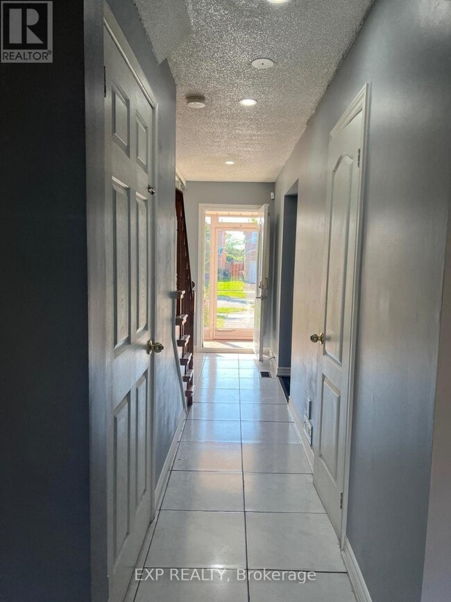 Building Photo - 17 Calmist Crescent