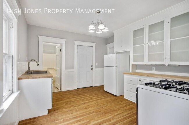 Building Photo - 1899 Seneca St