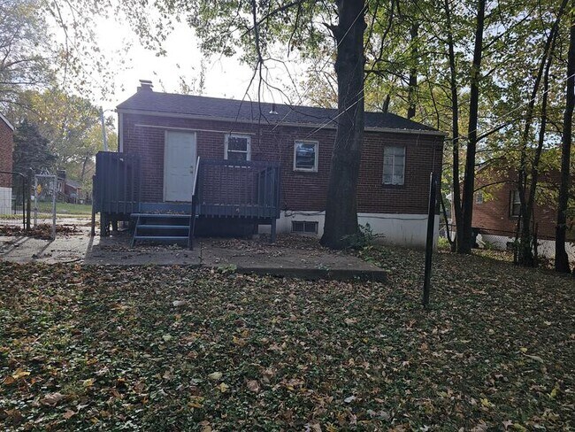 Building Photo - 1911 Mora Ln