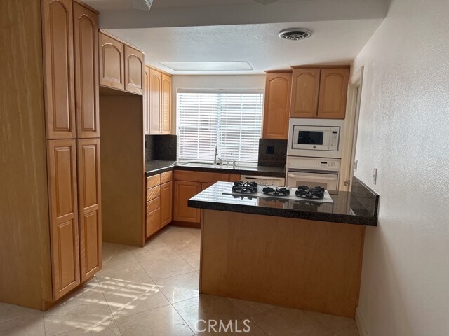 Foto del edificio - 4561 Myra Ave