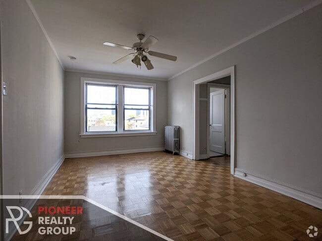 Building Photo - 711 W Belmont Ave